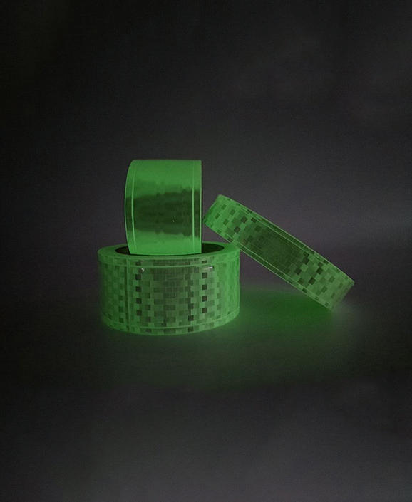 Photoluminescent Reflective Lattice Trim